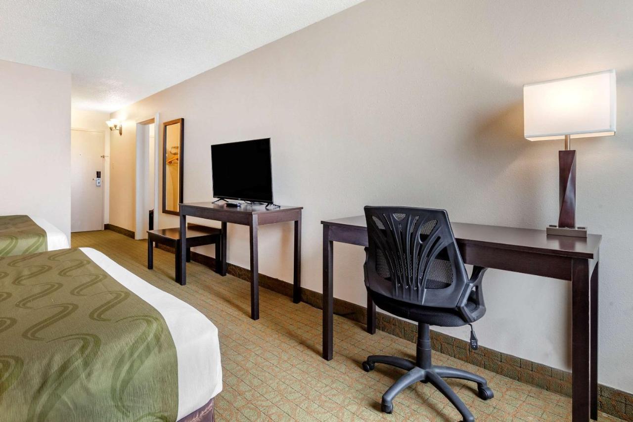 Quality Inn & Suites Escanaba North Екстер'єр фото