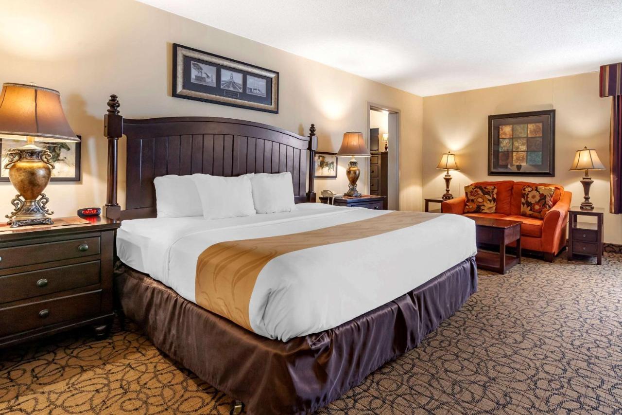 Quality Inn & Suites Escanaba North Екстер'єр фото