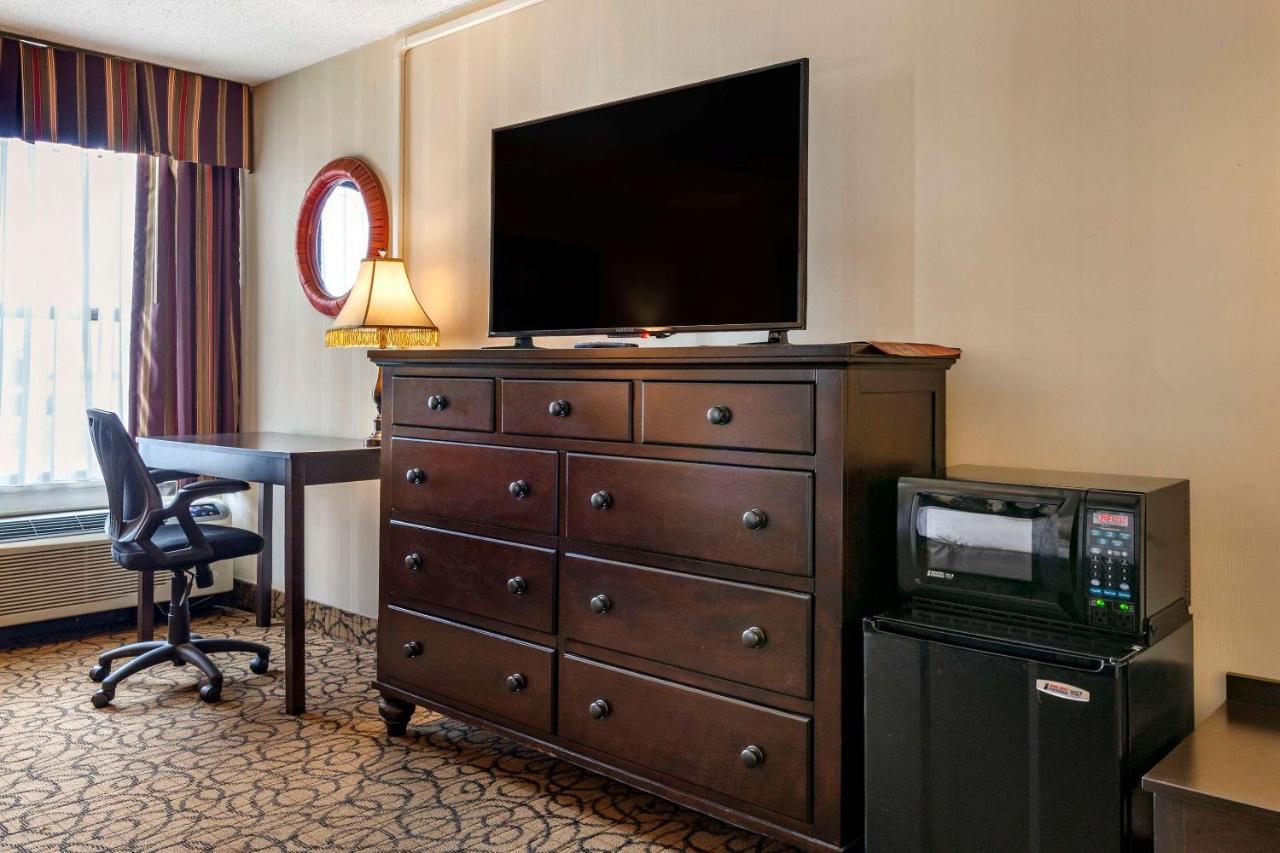 Quality Inn & Suites Escanaba North Екстер'єр фото