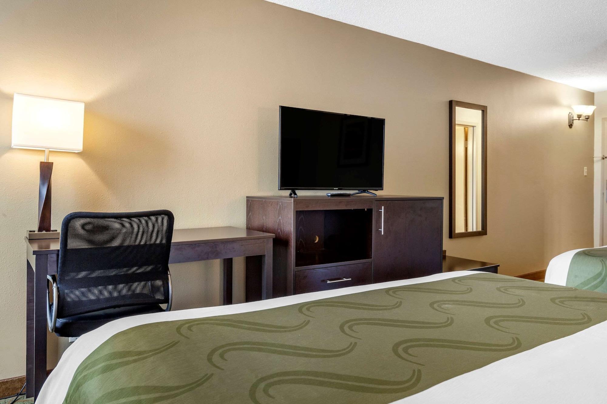 Quality Inn & Suites Escanaba North Екстер'єр фото