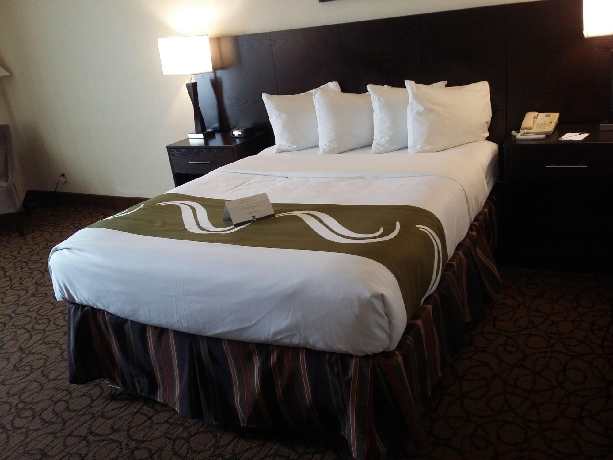 Quality Inn & Suites Escanaba North Екстер'єр фото