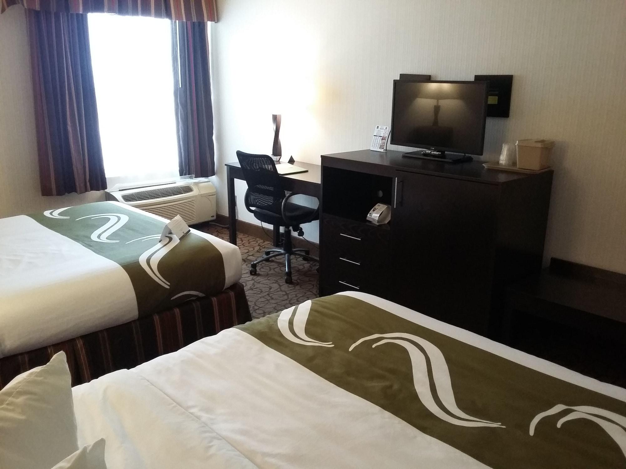Quality Inn & Suites Escanaba North Екстер'єр фото