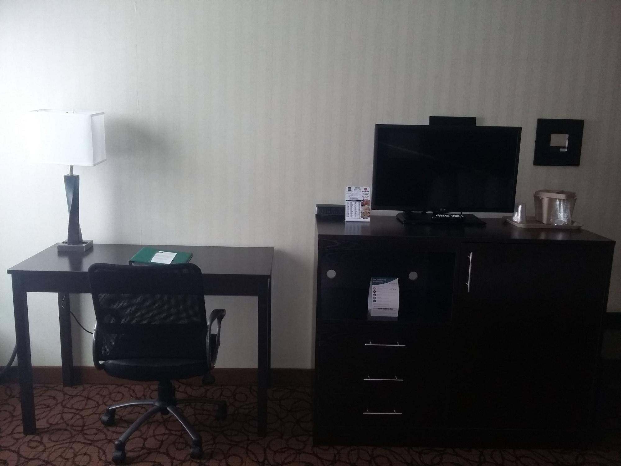 Quality Inn & Suites Escanaba North Екстер'єр фото