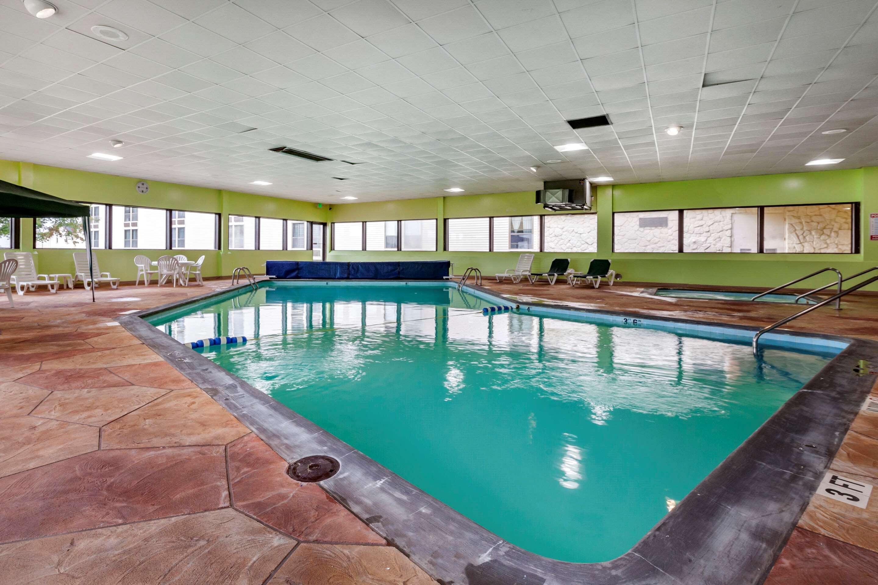 Quality Inn & Suites Escanaba North Екстер'єр фото