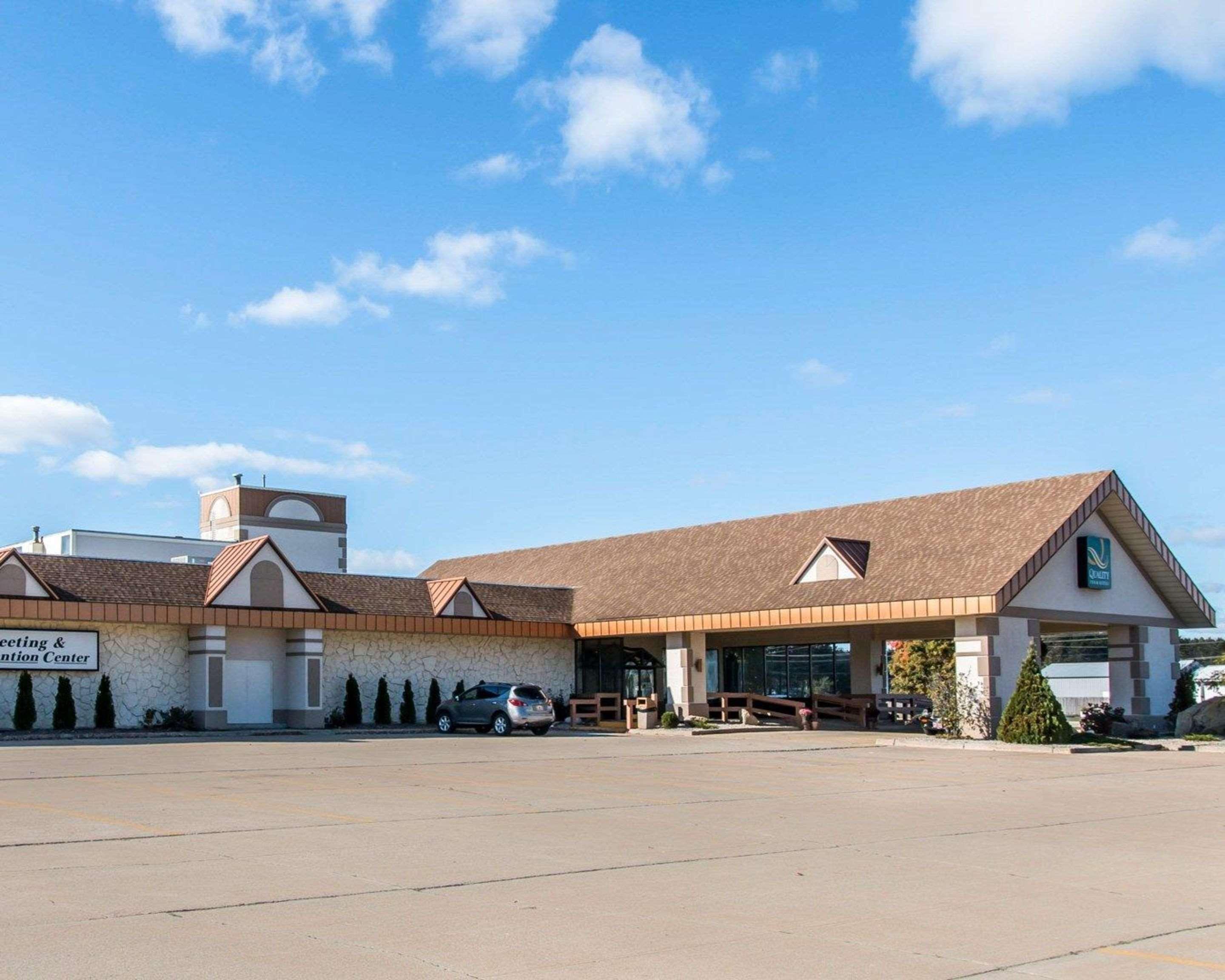 Quality Inn & Suites Escanaba North Екстер'єр фото