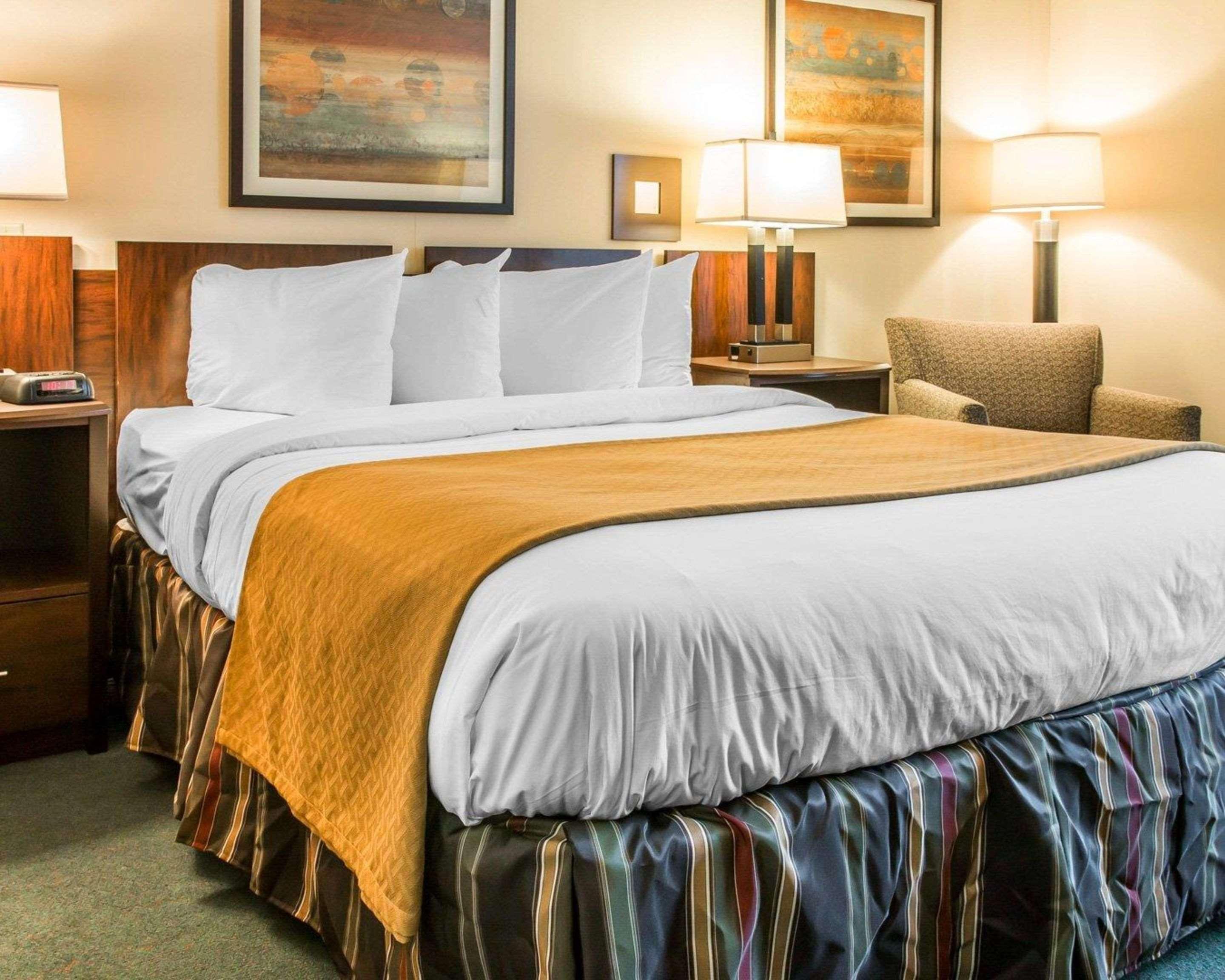 Quality Inn & Suites Escanaba North Екстер'єр фото